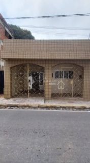 Casa para Venda com Excelente Localização na Rua Gonçalves Maia 51 – Centro – Sertânia/PE.