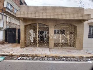 Casa para Venda com Excelente Localização na Rua Gonçalves Maia 51 – Centro – Sertânia/PE.
