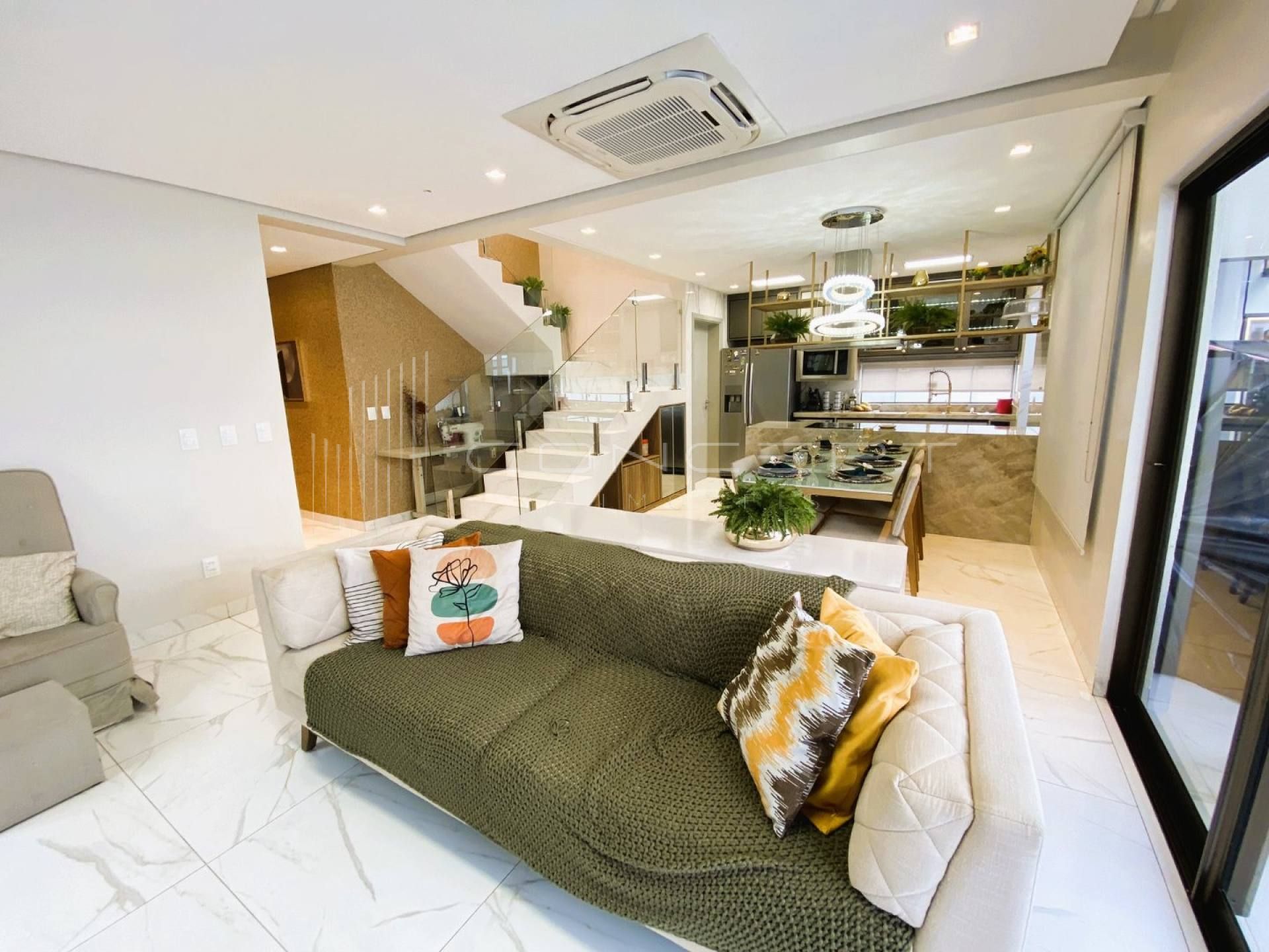 Casa duplex no bairro Novo Uruguai - Porteira Fechada