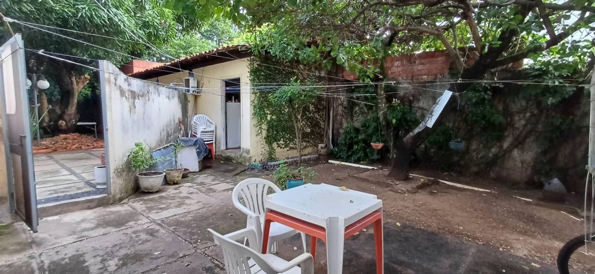 Casa solta no bairro Ininga.