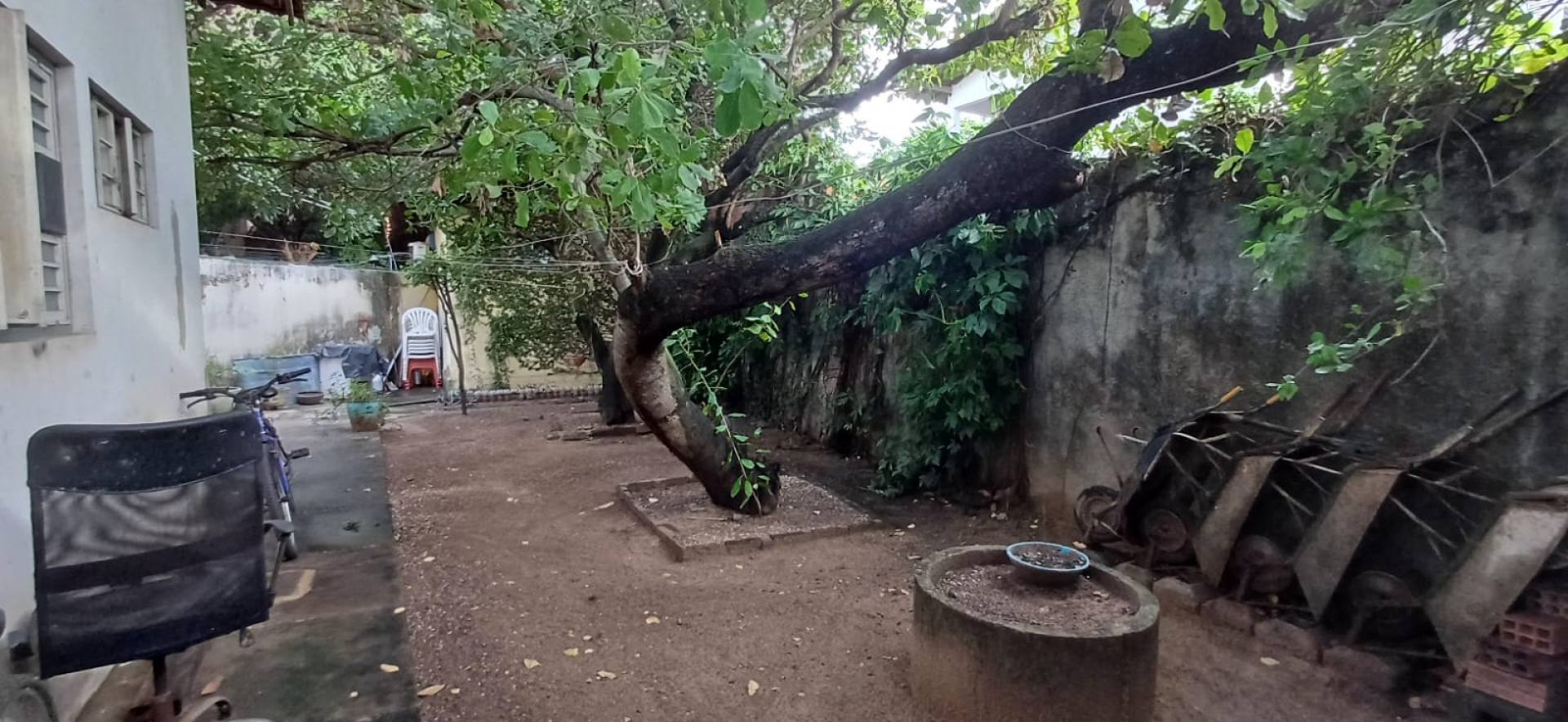 Casa solta no bairro Ininga.
