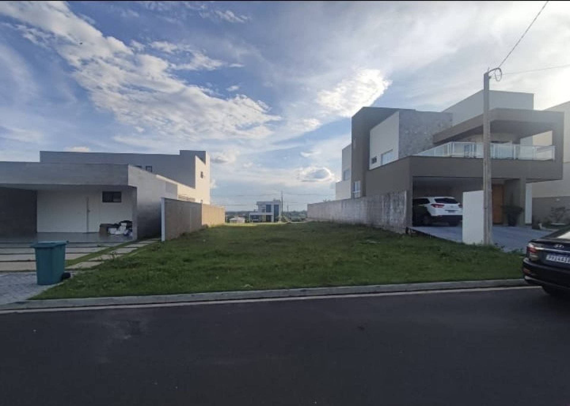 Lote de 360m² no Condomínio Verana