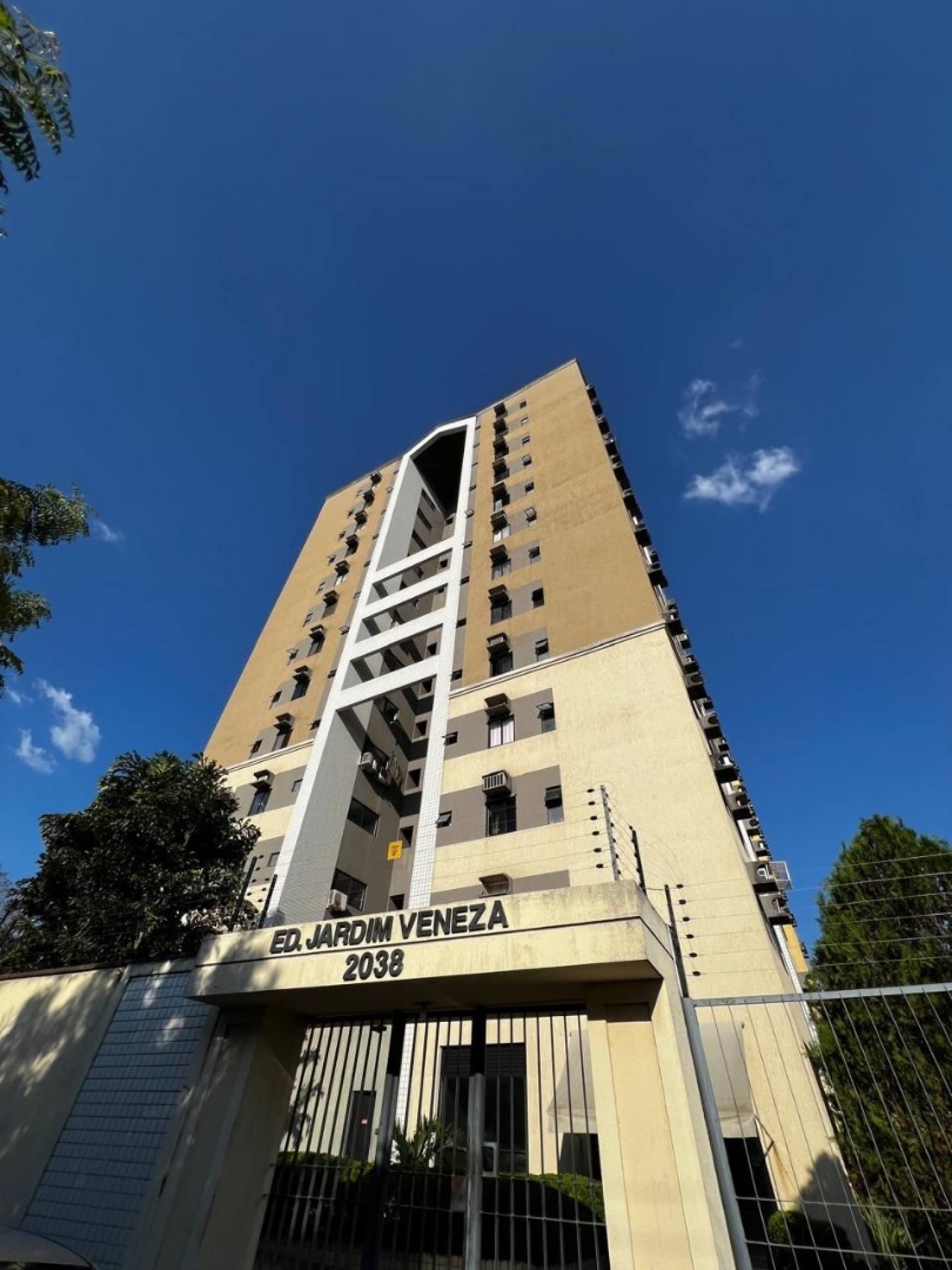 Apartamento reformado no Horto no Ed. Jardim Veneza