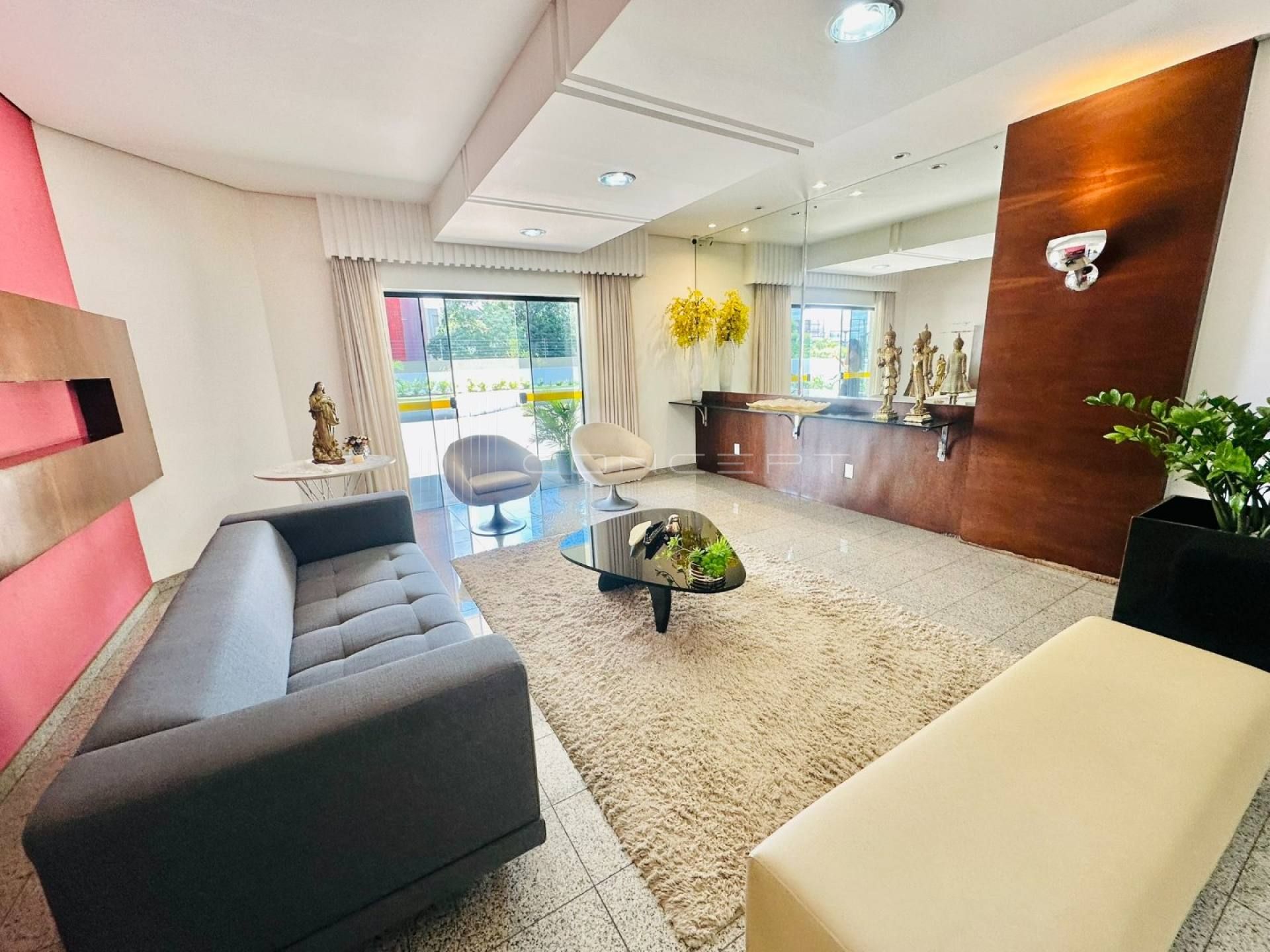 Apartamento no bairro Frei Serafim no Ed. Torricelli - 1 por andar