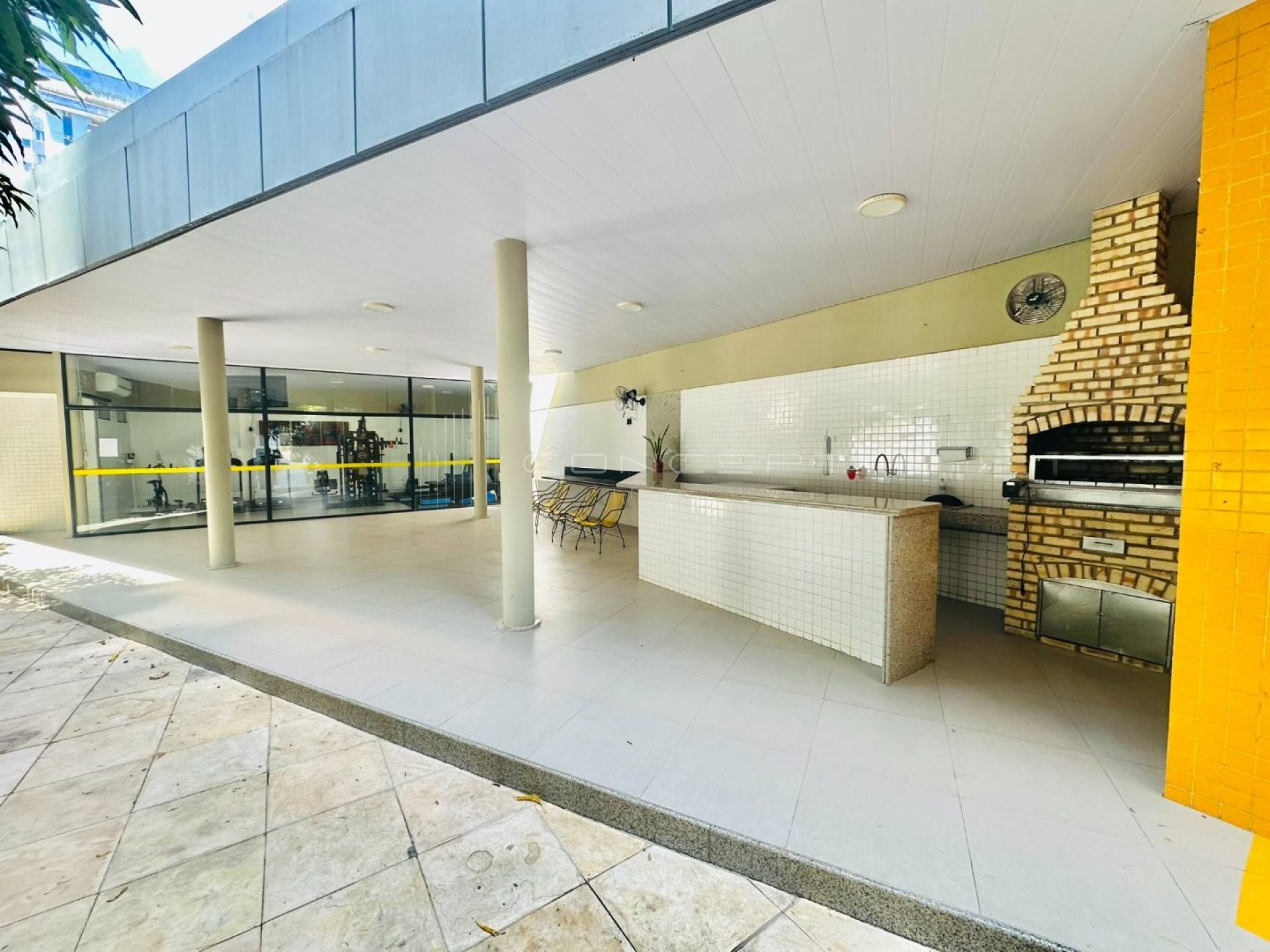 Apartamento no bairro Frei Serafim no Ed. Torricelli - 1 por andar
