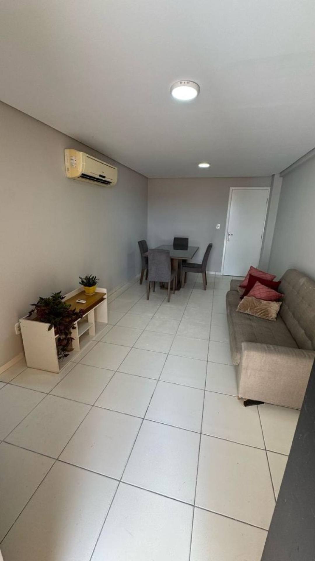 Apartamento com 2 quartos no bairro de Fátima no Condomínio Araxá