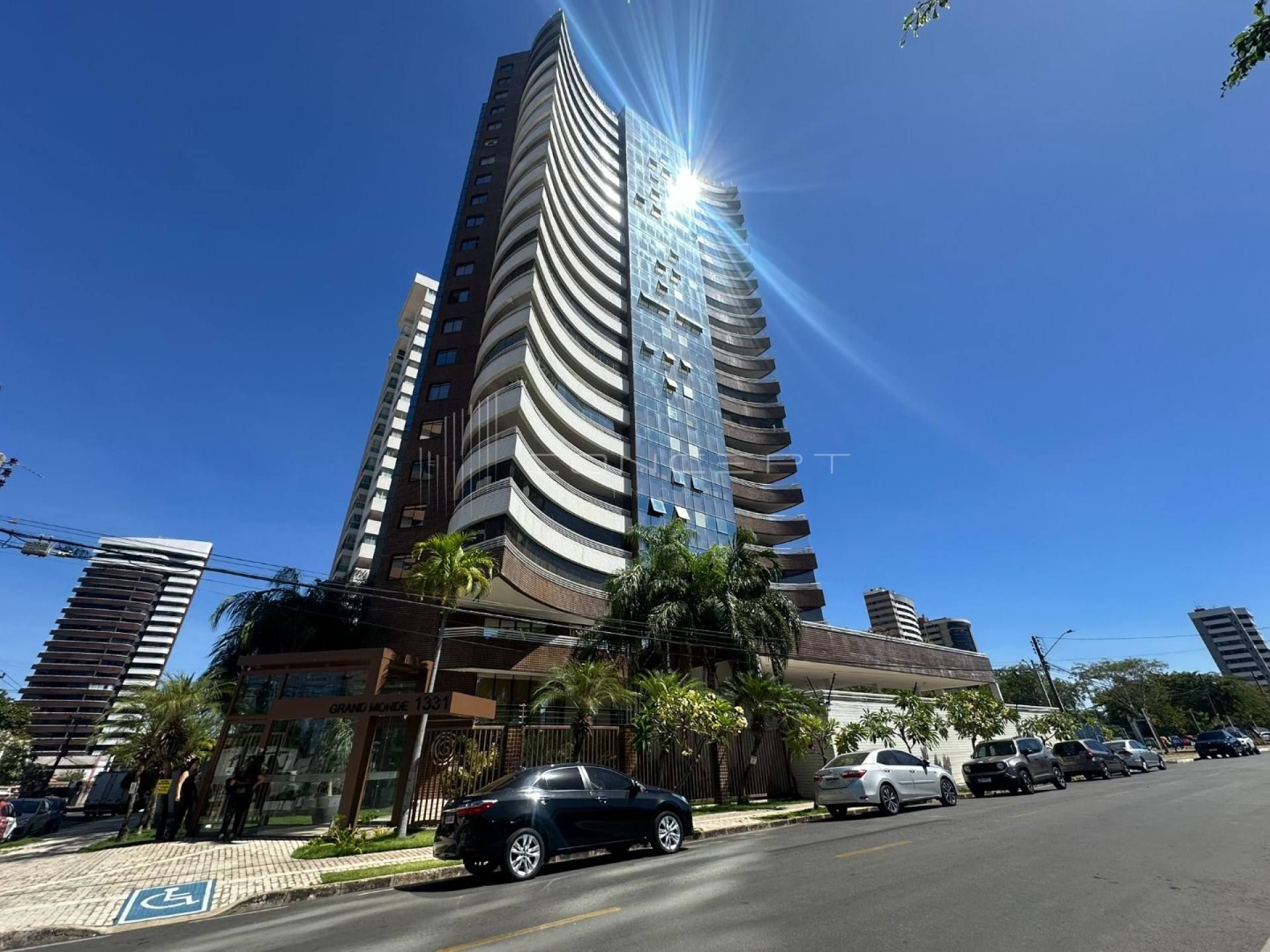 Apartamento de 346m² no Edifício Grand Monde – Jóquei | Teresina-PI