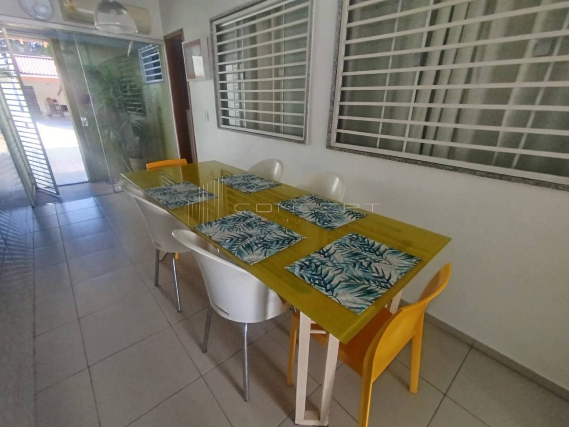 Casa mobiliada de 195m² no condomínio Vila Carolina no Morada do Sol