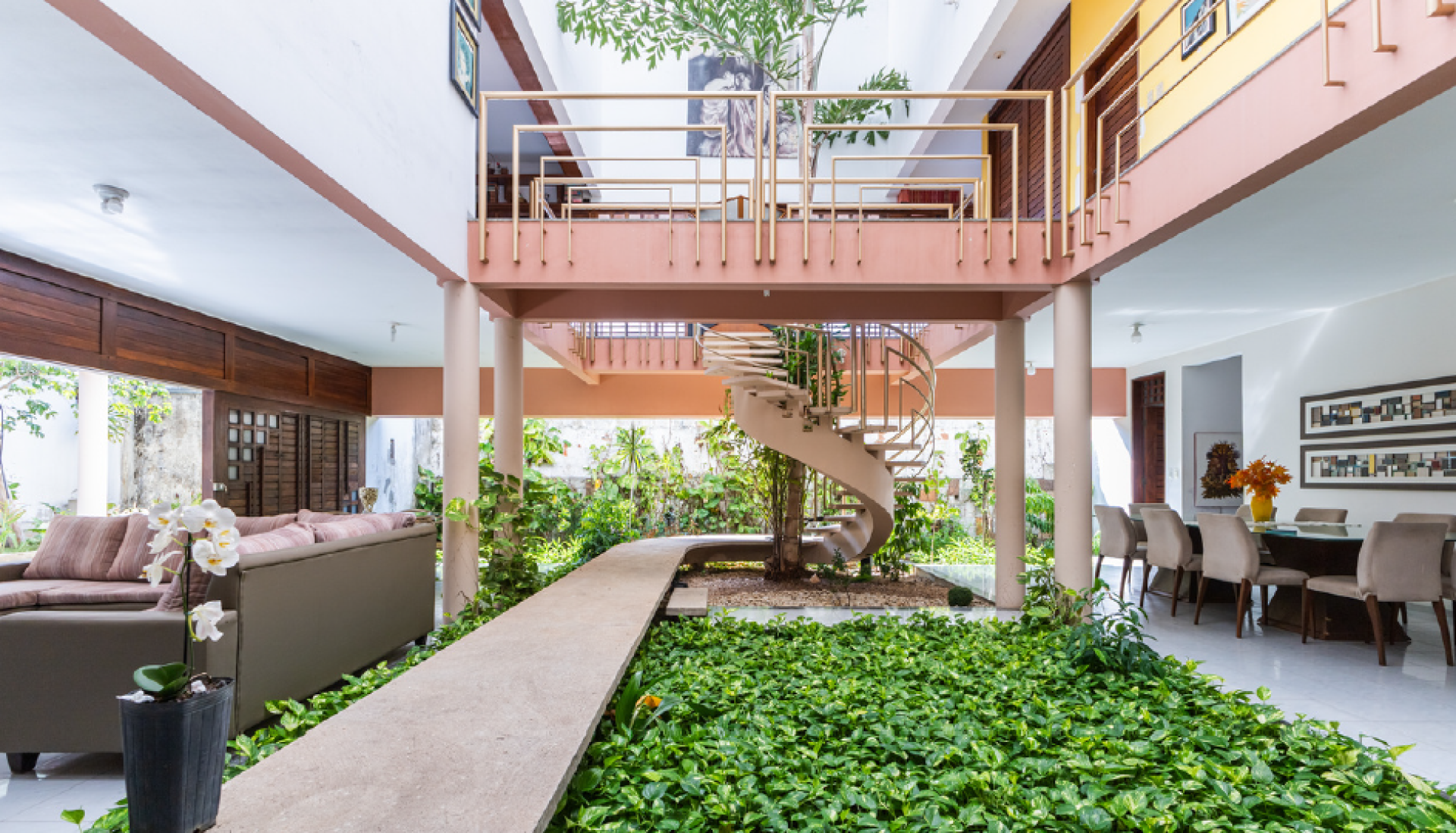 Duplex de 660m² com energia solar à venda no bairro Ininga