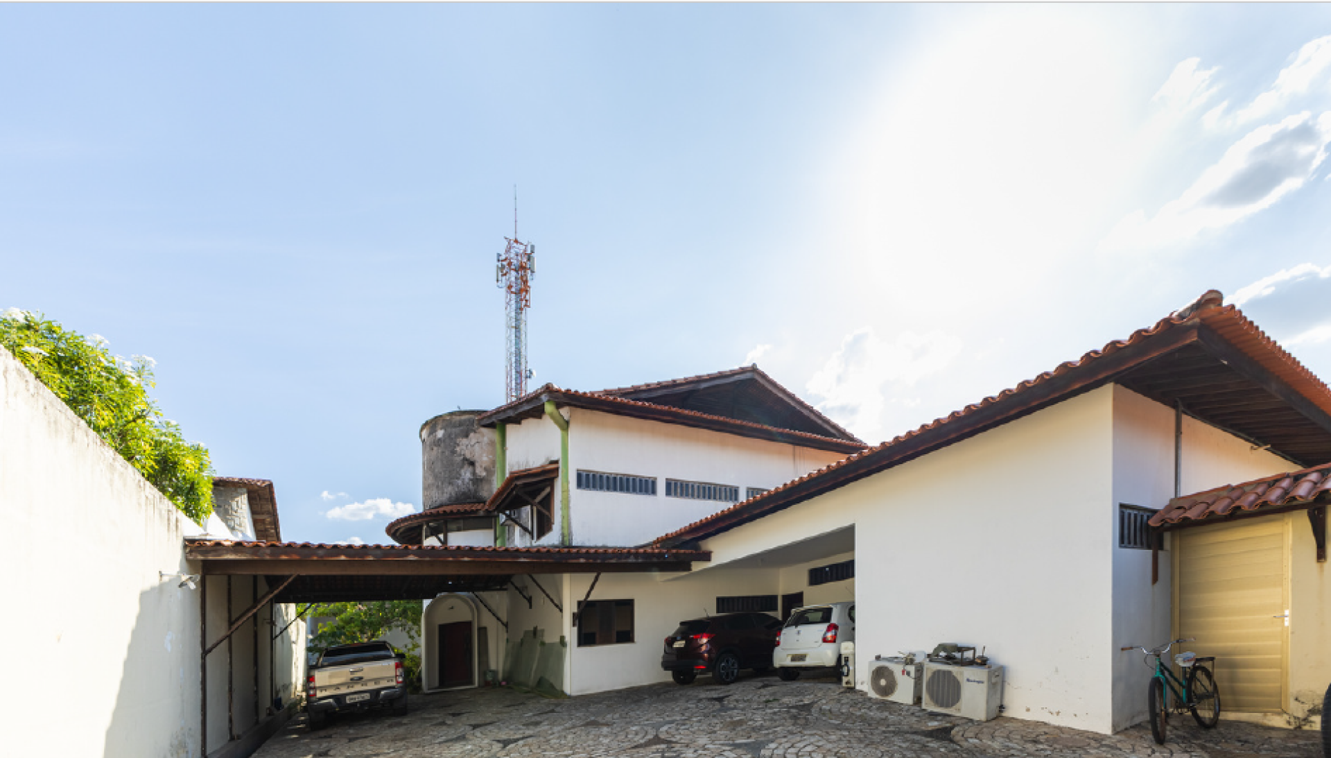 Duplex de 660m² com energia solar à venda no bairro Ininga