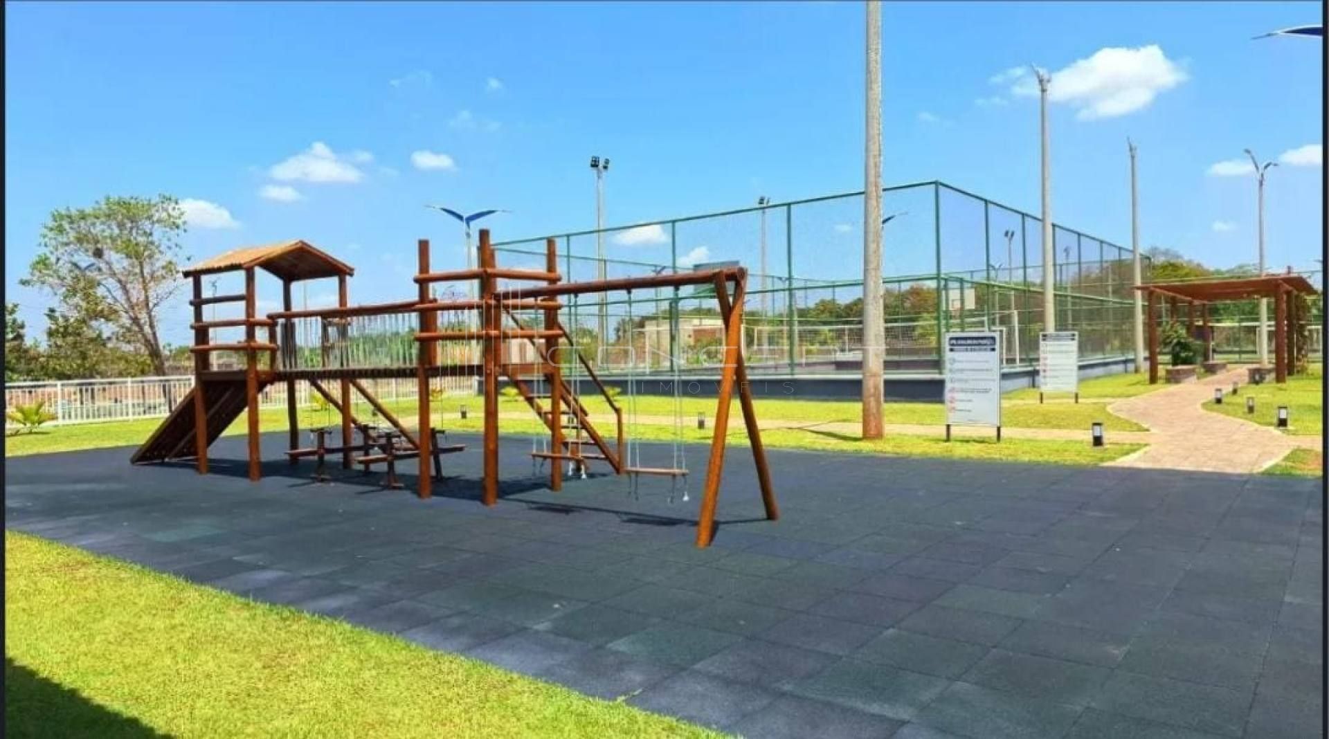Lote de 264m² a venda no condomínio Petrópolis