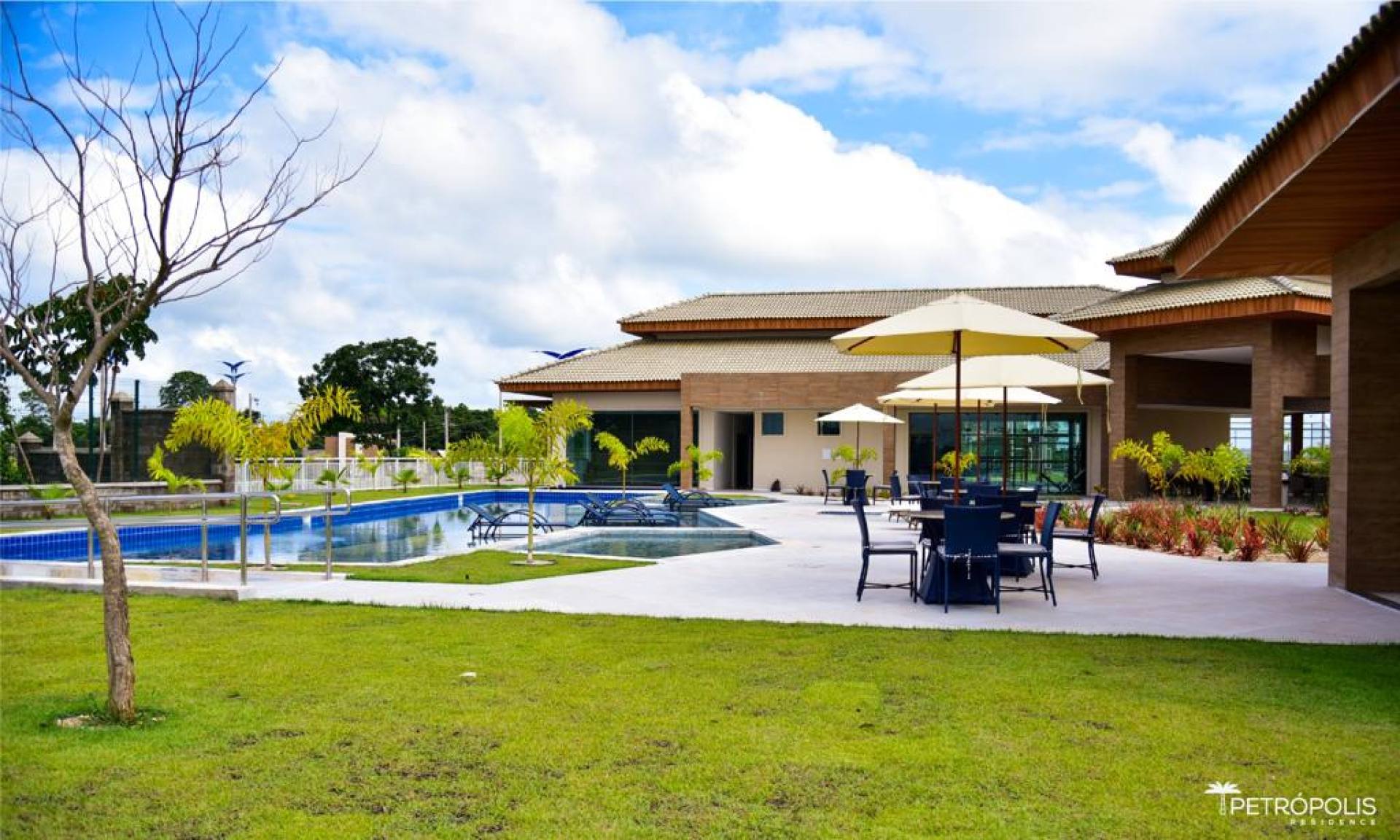 Lote de 264m² à venda no Petrópolis Residence