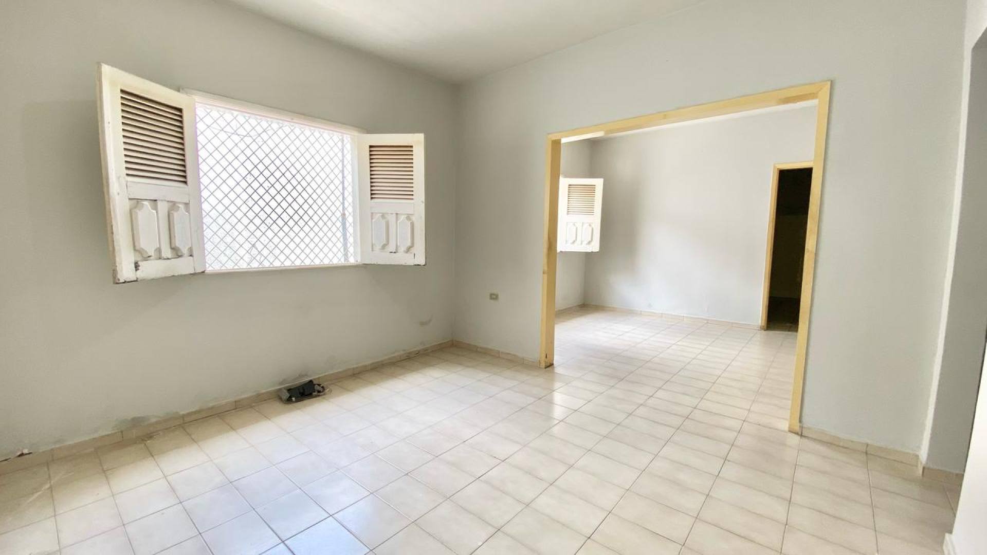 Casa com 03 quartos (01 suíte) no Saci.