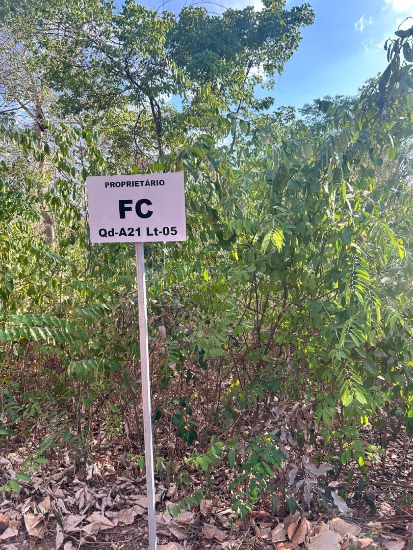 LOTE DE ESQUINA COM 875m² NA FAZENDA REAL