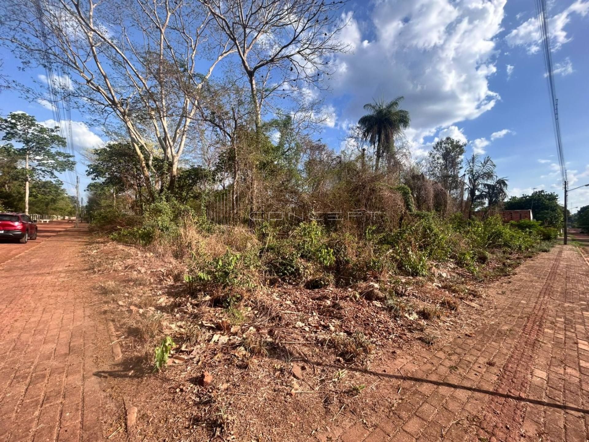 LOTE DE ESQUINA COM 875m² NA FAZENDA REAL