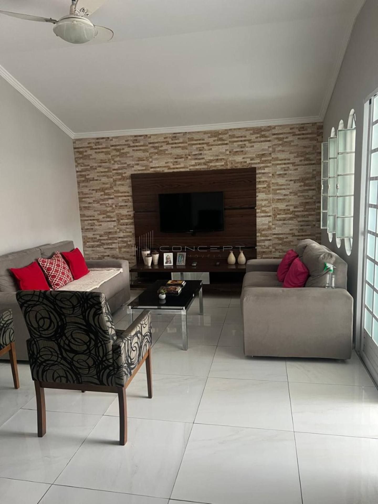 Casa Térrea no bairro Dirceu - 03 Quartos