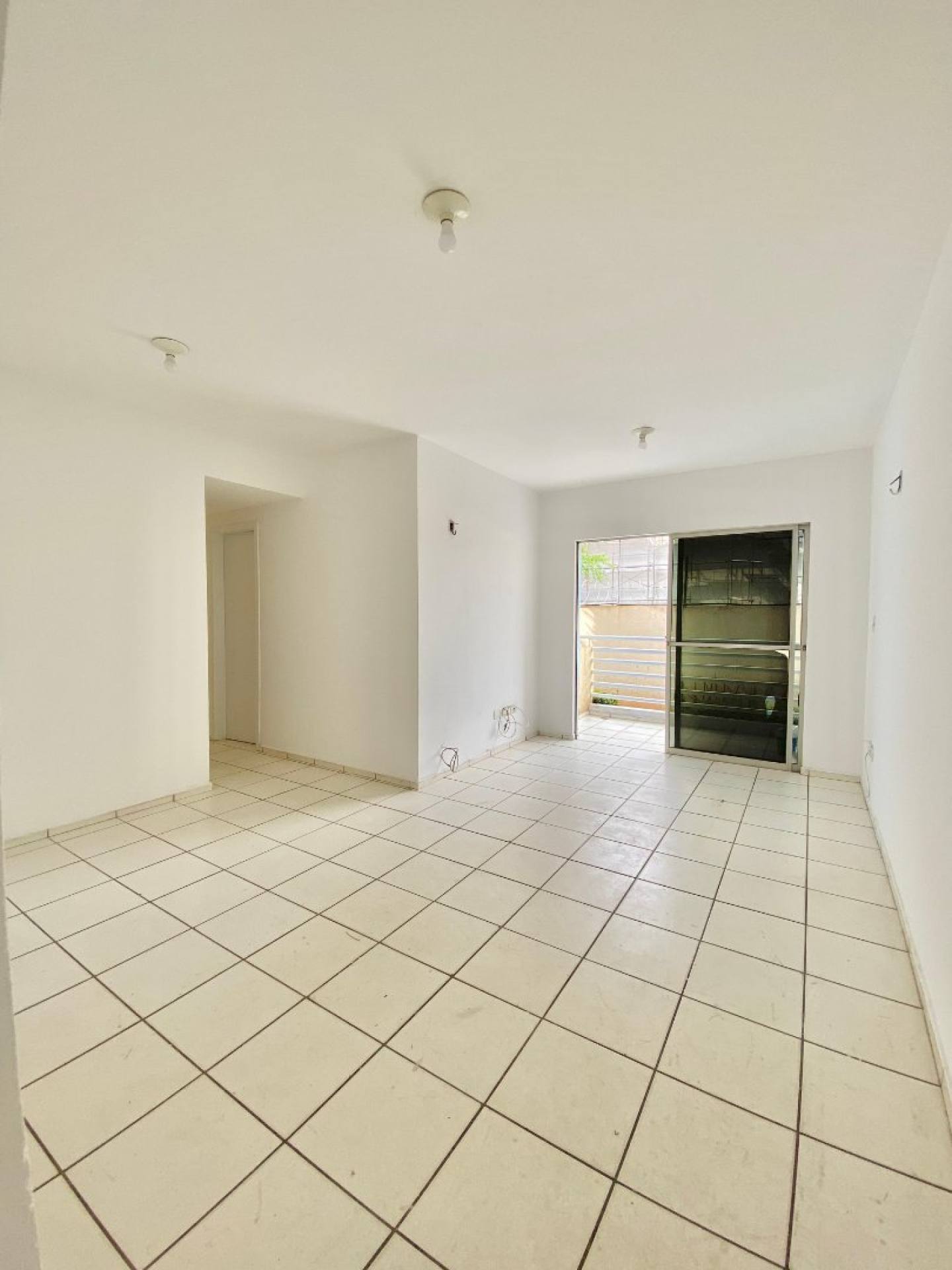 Apartamento com 03 suítes e 02 vagas no Santa Isabel