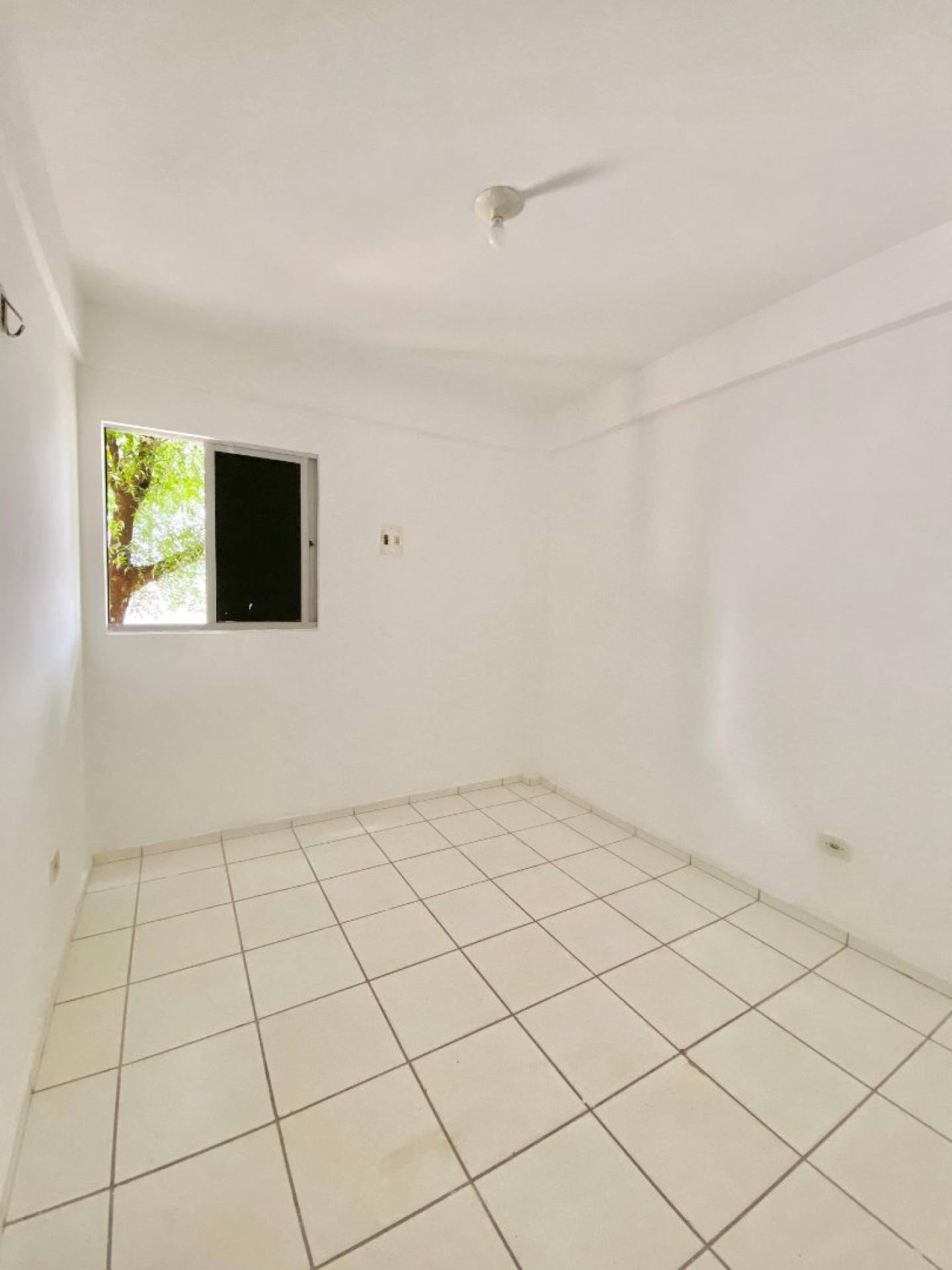 Apartamento com 03 suítes e 02 vagas no Santa Isabel