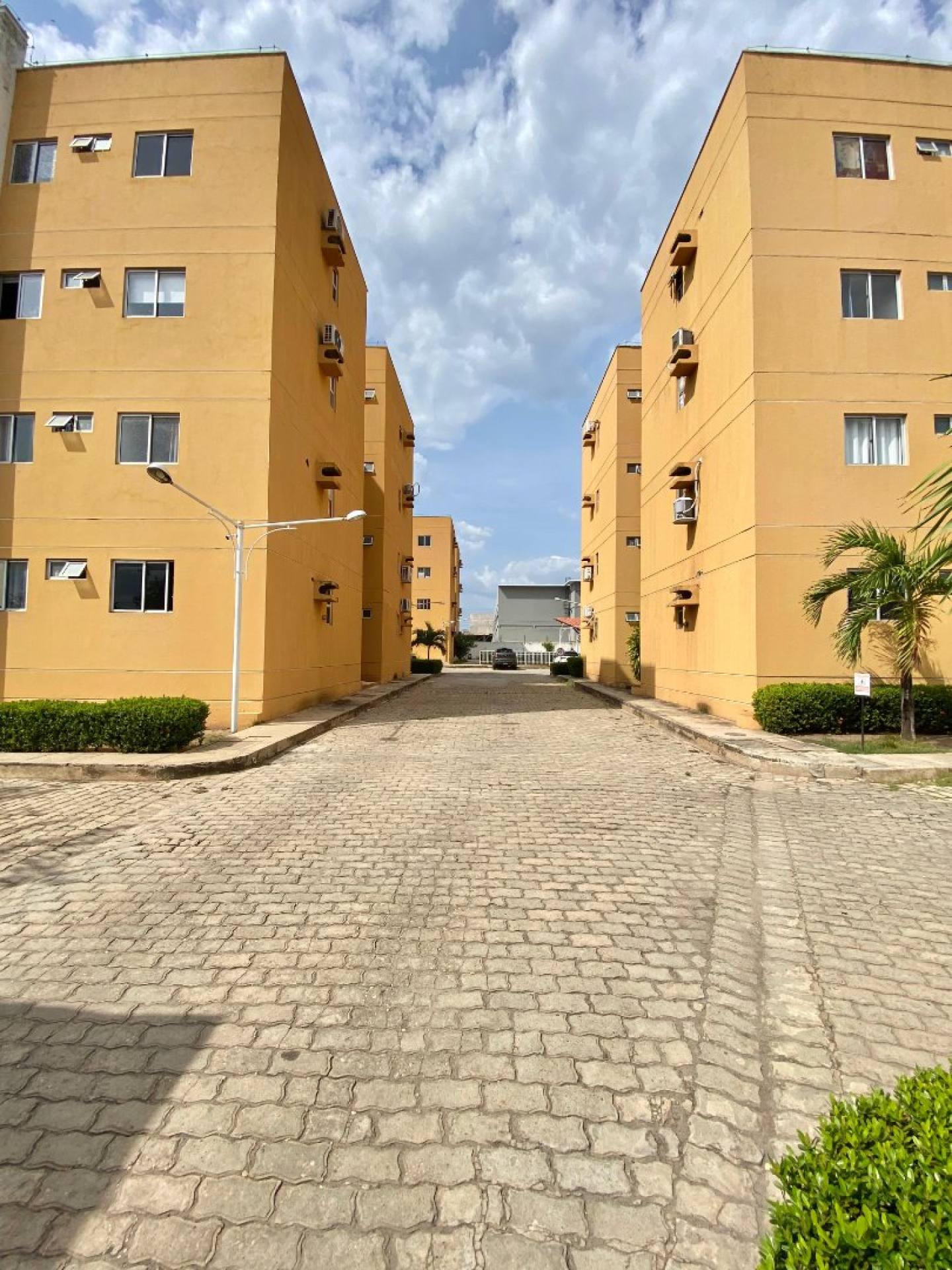 Apartamento com 03 suítes e 02 vagas no Santa Isabel