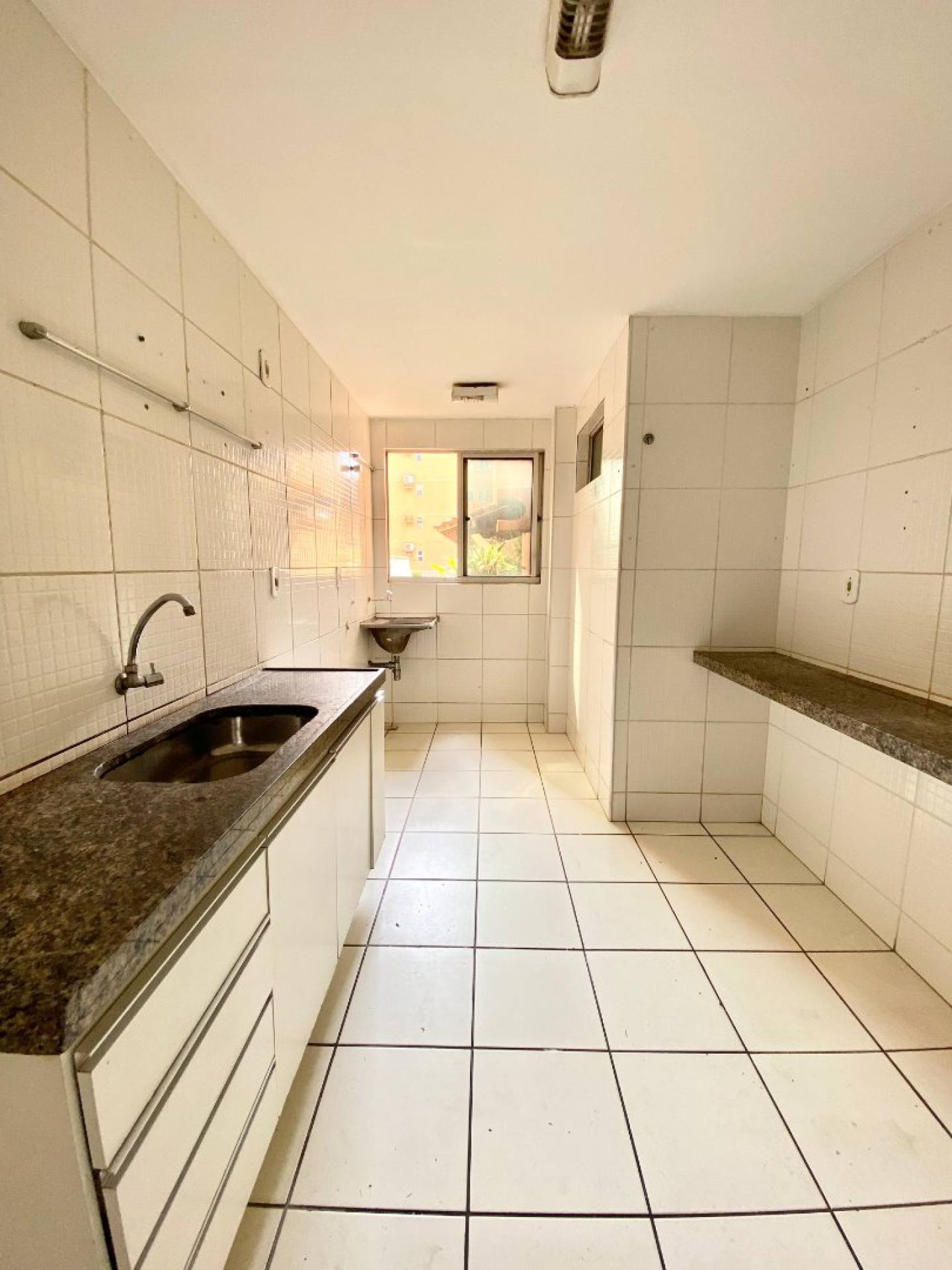 Apartamento com 03 suítes e 02 vagas no Santa Isabel
