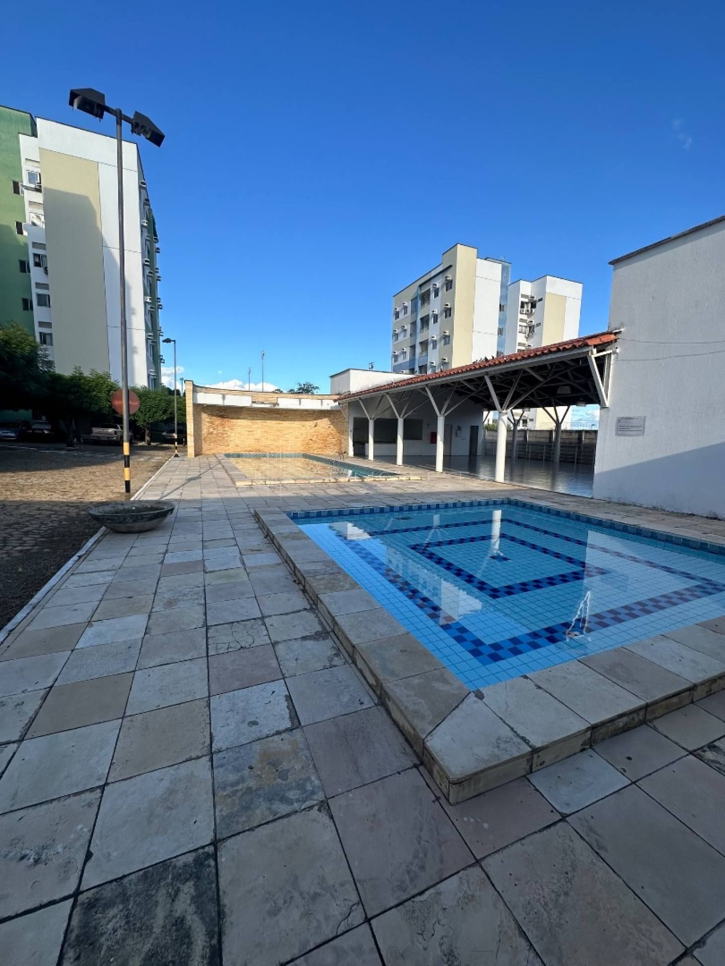 Apartamento no Bairro Cristo Rei no Condomínio Rosa dos Ventos - 3 quartos