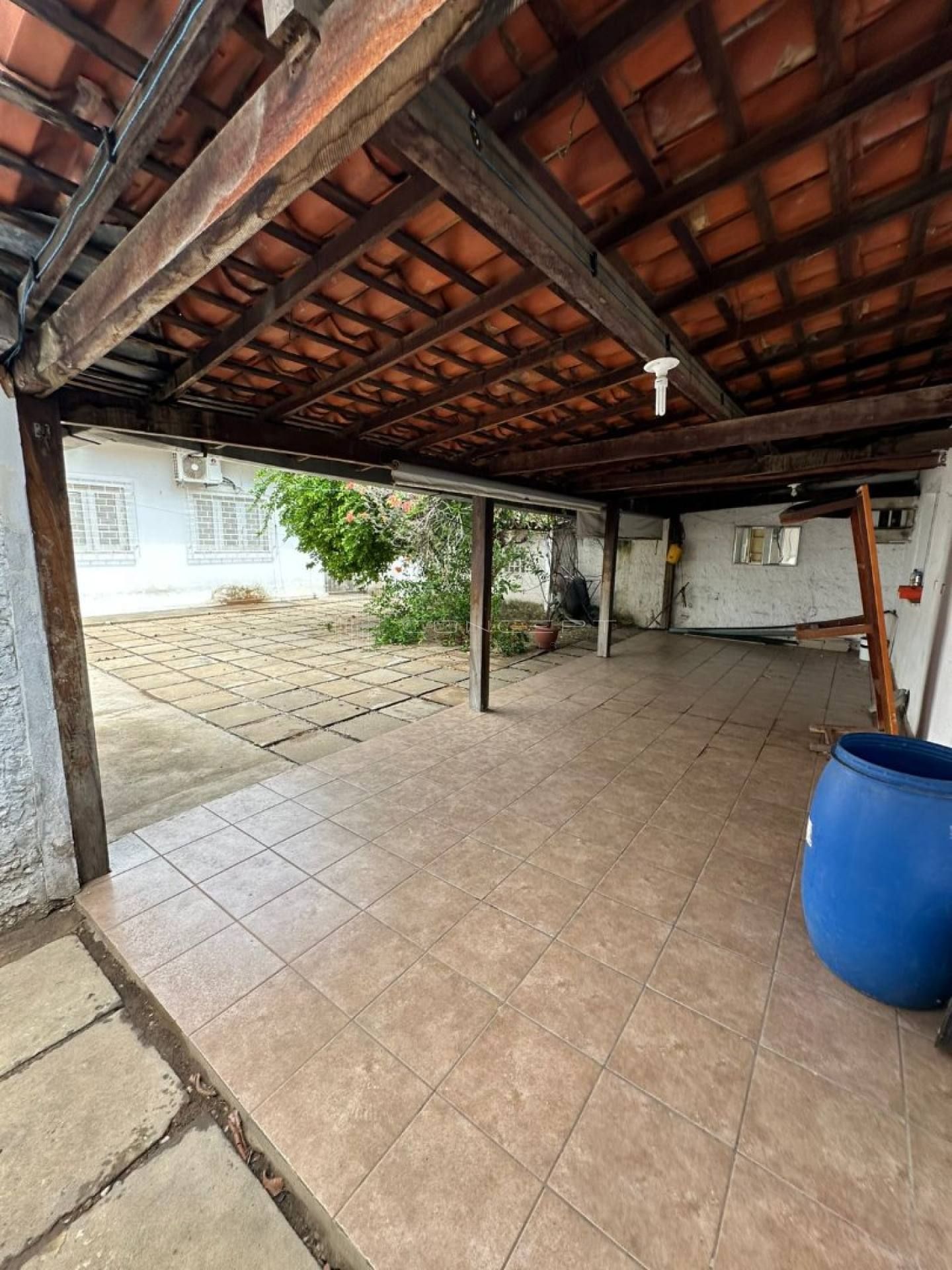 Casa Solta no Bairro Marquês - 03 Quartos