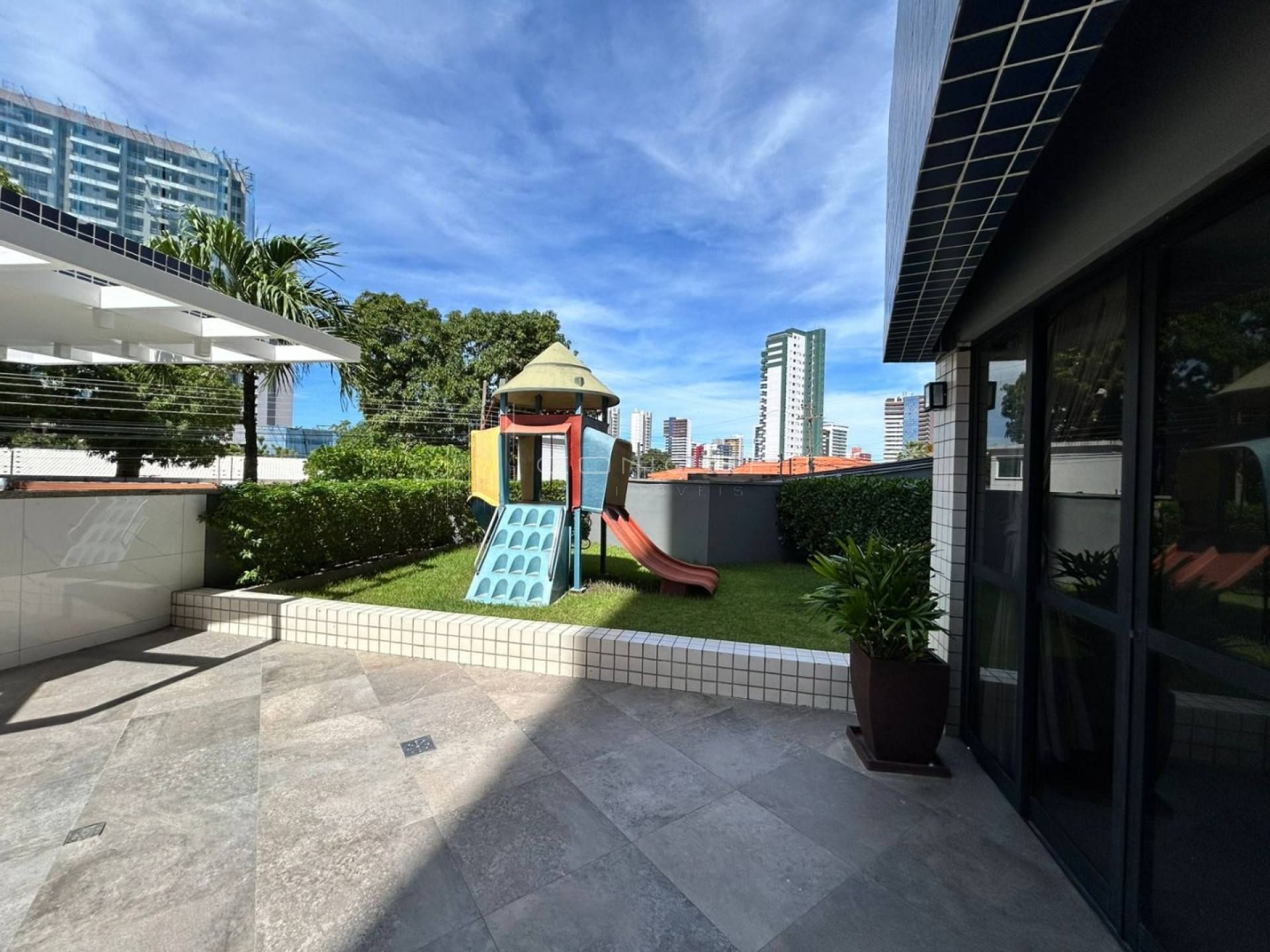 Apartamento no Bairro Jóquei no Condomínio Mansão Rino Levi - 4 suítes