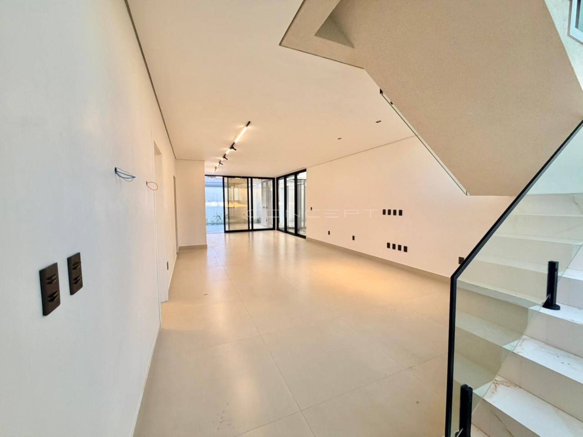 Casa Duplex no Condomínio Terras Alphaville 1 - 4 suítes