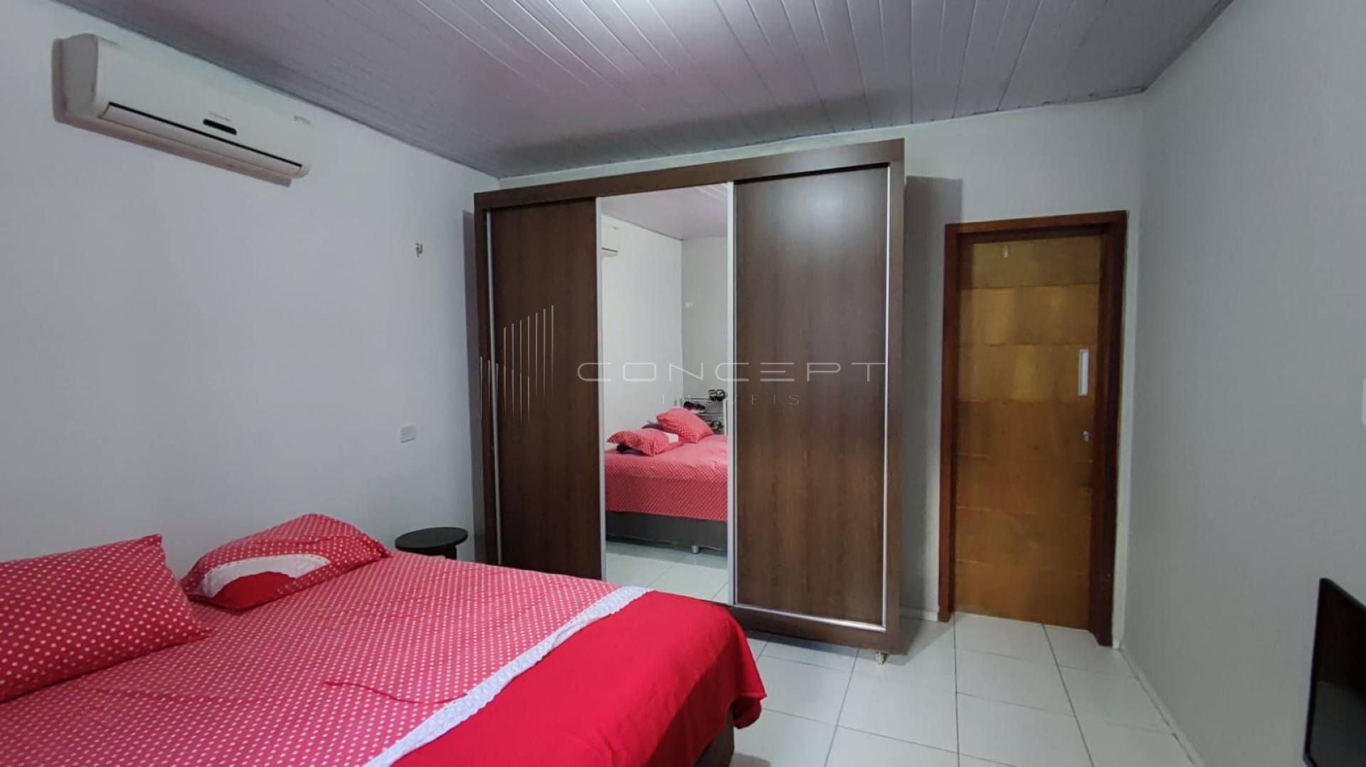Casa no Bairro Dirceu II - 03 Quartos