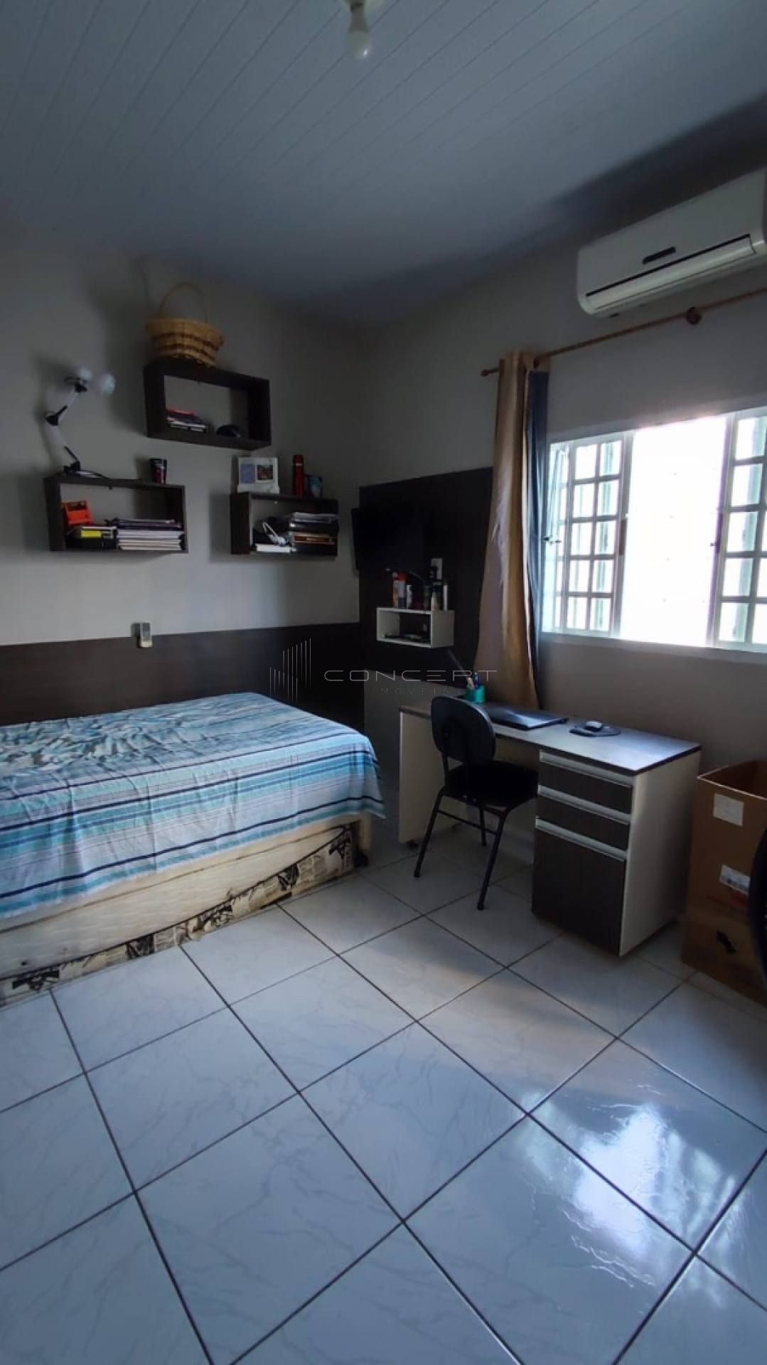 Casa no Bairro Dirceu II - 03 Quartos