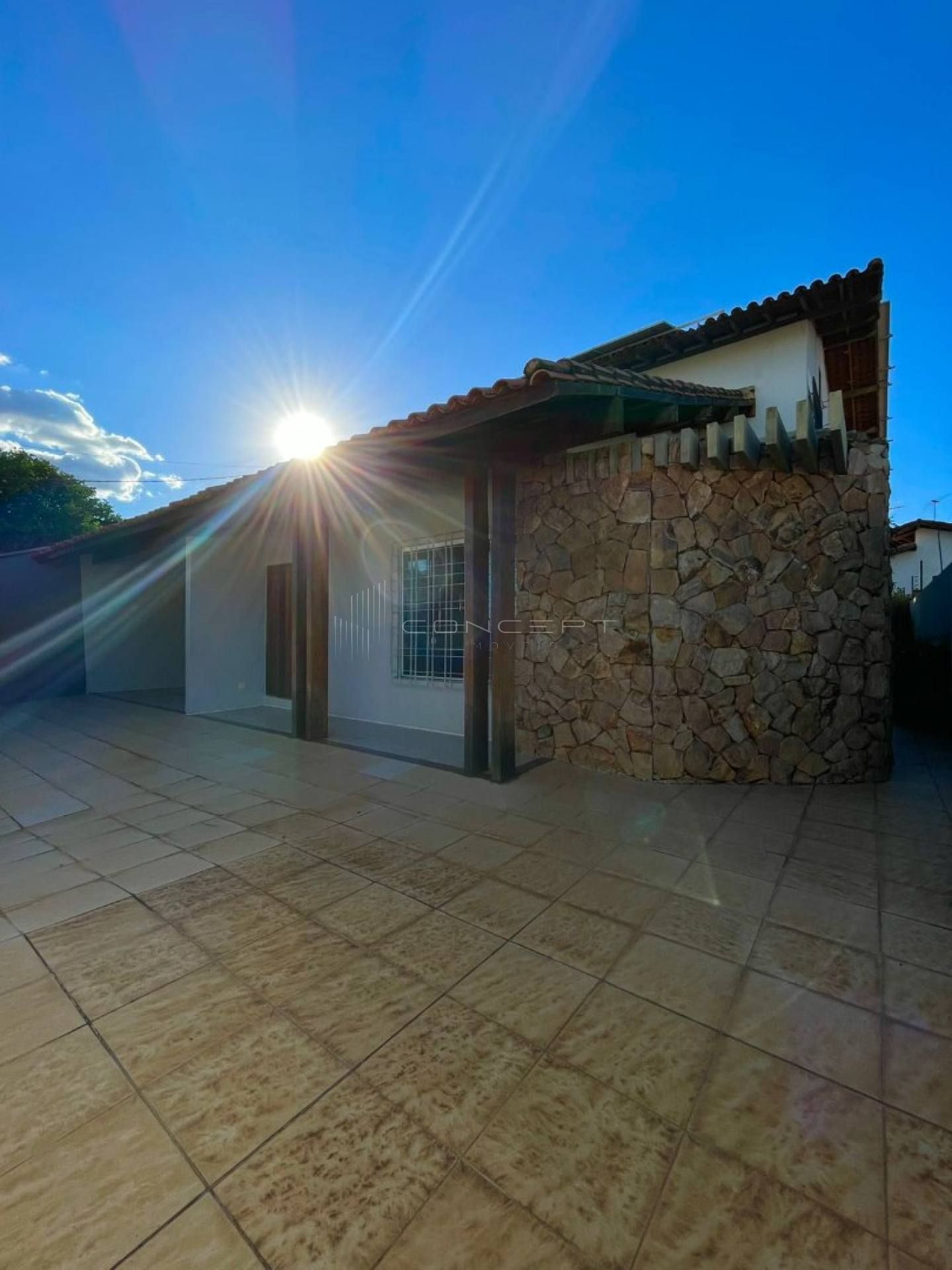 Casa Duplex no Bairro Santa Isabel - 04 Suítes