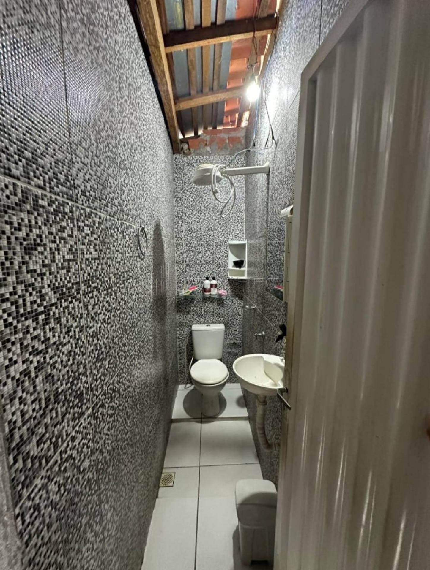 CASA NO BAIRRO PARQUE PIAUÍ ZONA SUL