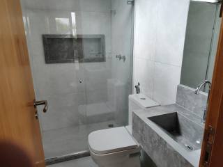 Casa de Condomínio Para Vender com 6/4 sendo 6 suítes em Guarajuba, Camaçari