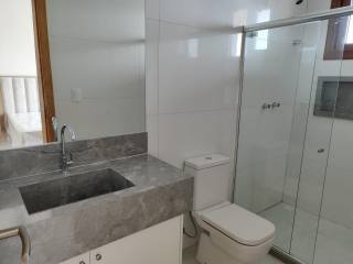 Casa de Condomínio Para Vender com 6/4 sendo 6 suítes em Guarajuba, Camaçari