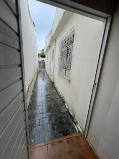 Casa na Av. Edelzio Vieira de Melo