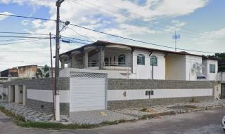 Casa Duplex com Piscina na Atalaia
