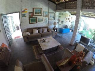 Casa com Piscina na Aruana