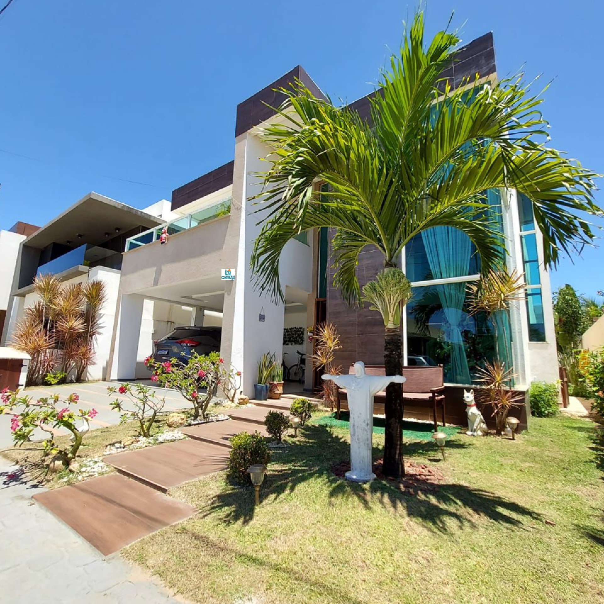 Casa Duplex com Piscina no Cond. Marta Ferreira