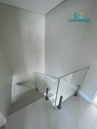 Casa Duplex com Piscina no Cond. Fragatta