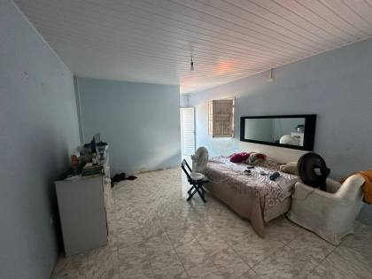 Casa com Piscina na Aruana