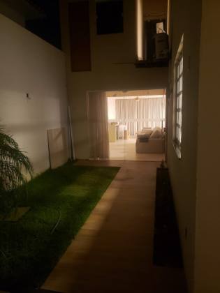 Casa Duplex com Piscina no Cond. Caminho das Árvores
