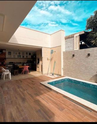 Casa com Piscina no Cond. Alamedas do Sol