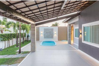 Casa Duplex com Piscina no Cond. Rota do Sol
