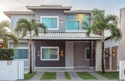 Casa Duplex com Piscina no Cond. Rota do Sol
