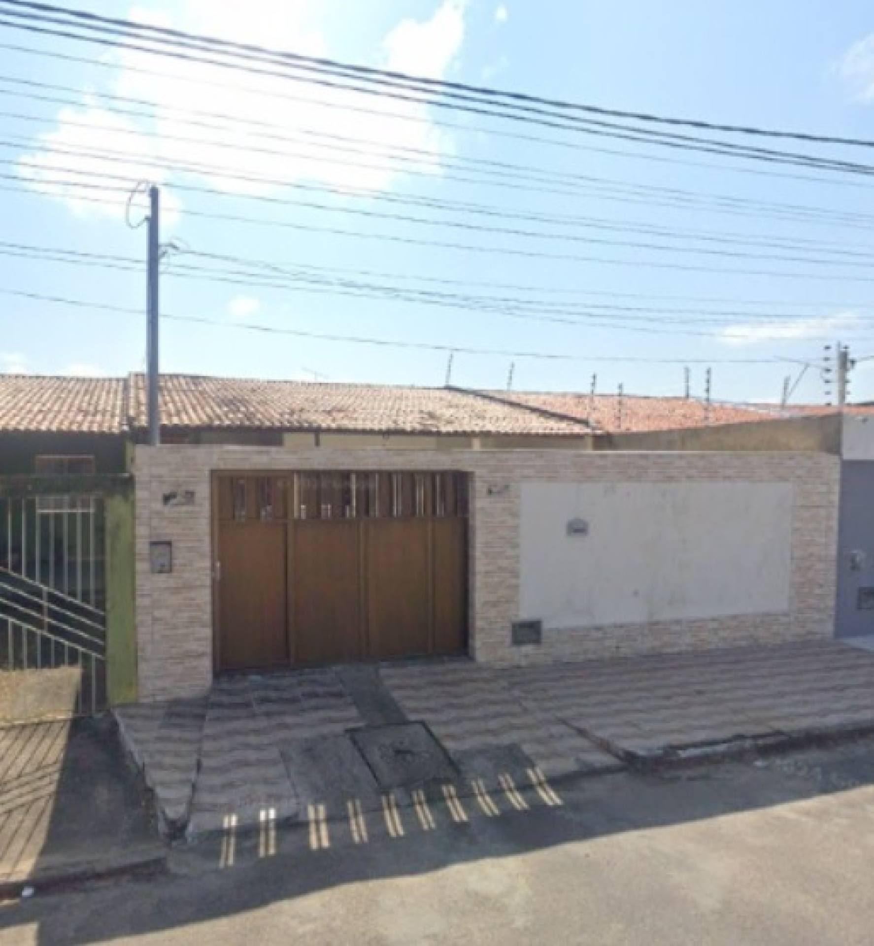 Casa com Piscina na Aruana