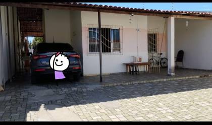 Casa com Piscina na Aruana