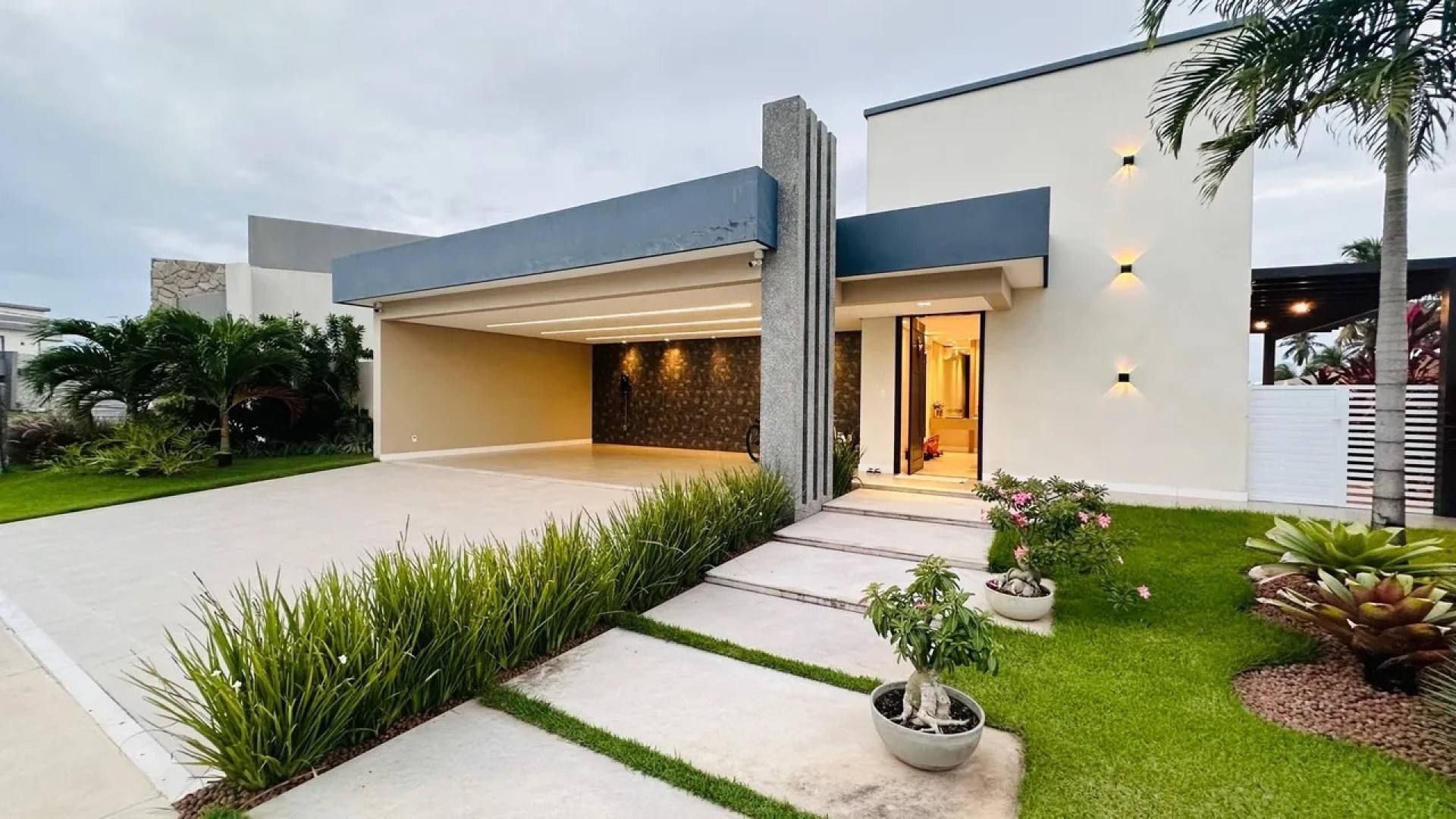 Casa com Piscina no Residencial Damha