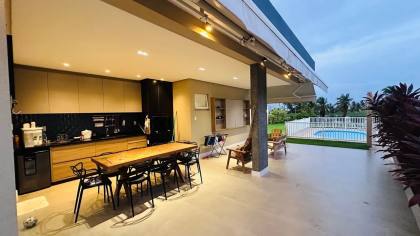 Casa com Piscina no Residencial Damha