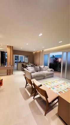 Casa com Piscina no Residencial Damha