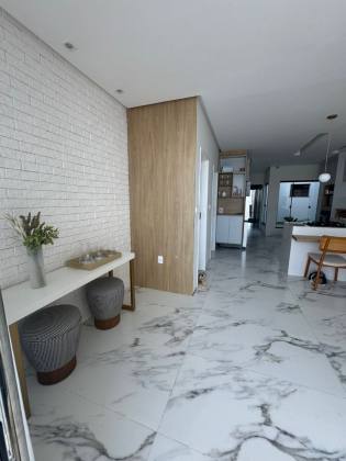 Casa com Piscina no Lot. Luar da Barra 2